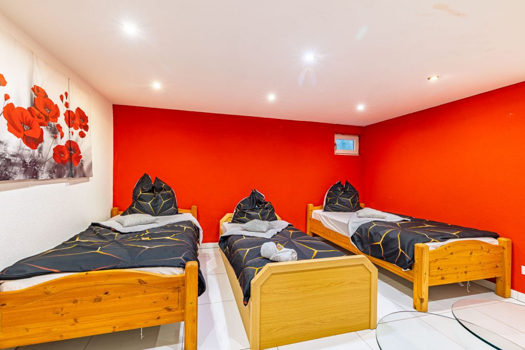 Schwalbenweg-Schlafzimmer-Keller