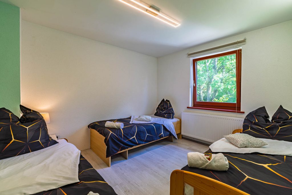 Schwalbenweg-Schlafzimmer-Obergeschoss-2